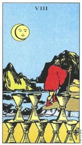 Carta del Ocho de Copas del Tarot Rider Waite: figura alejándose con un bastón bajo la luna, dejando atrás ocho copas ordenadas.