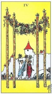 Carta del Cuatro de Bastos del Tarot Rider Waite: dos personas celebrando bajo una guirnalda de flores sostenida por cuatro bastones, con un castillo al fondo.