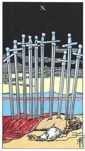 Carta del Diez de Espadas del Tarot Rider Waite: un hombre yace boca abajo atravesado por diez espadas bajo un cielo oscuro que empieza a clarear en el horizonte.